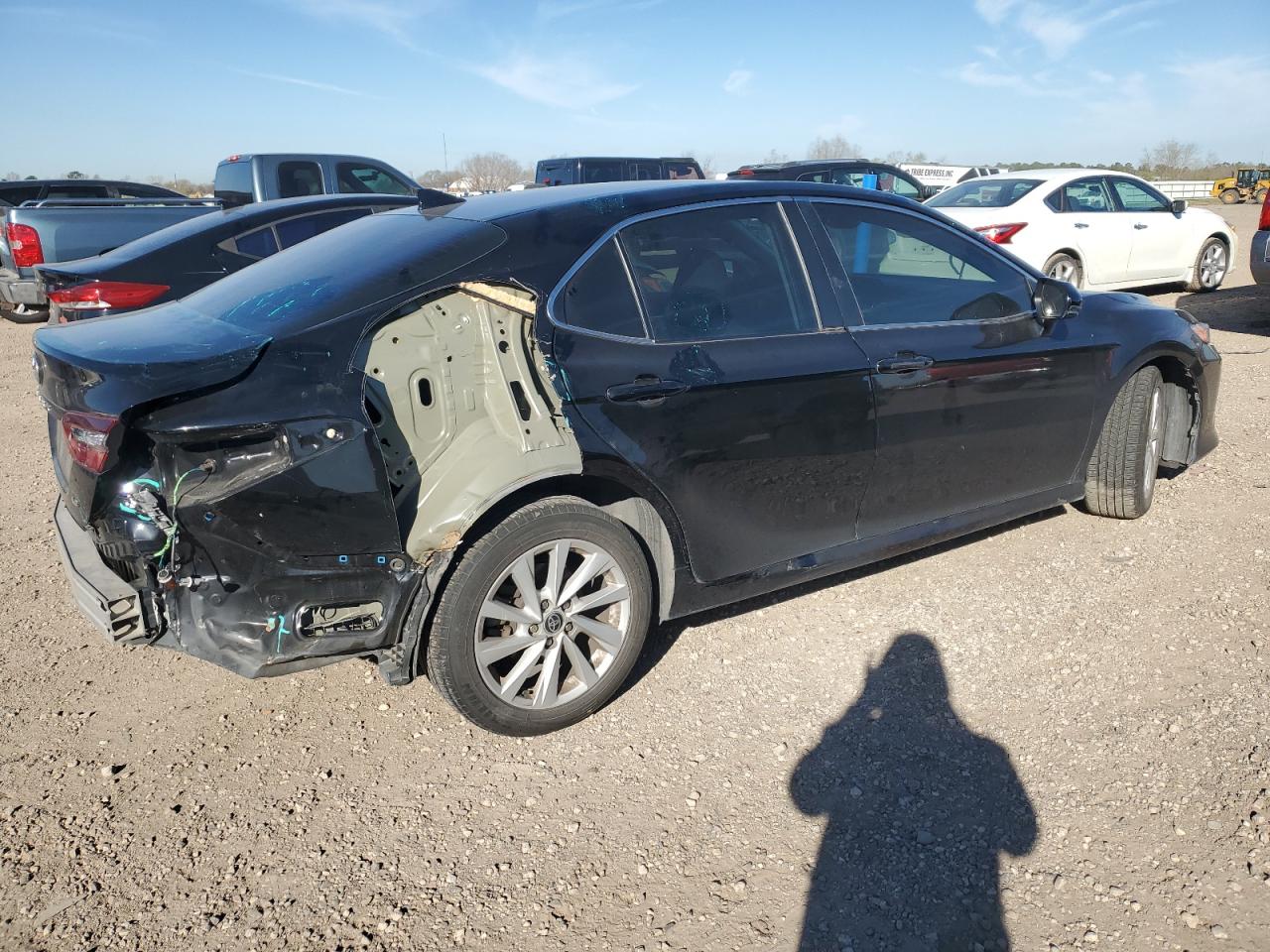 2022 Toyota Camry VIN 4T1C11AK0NU642018 Copart auction photo, side / minor dent/scratches damage thumbnail 3