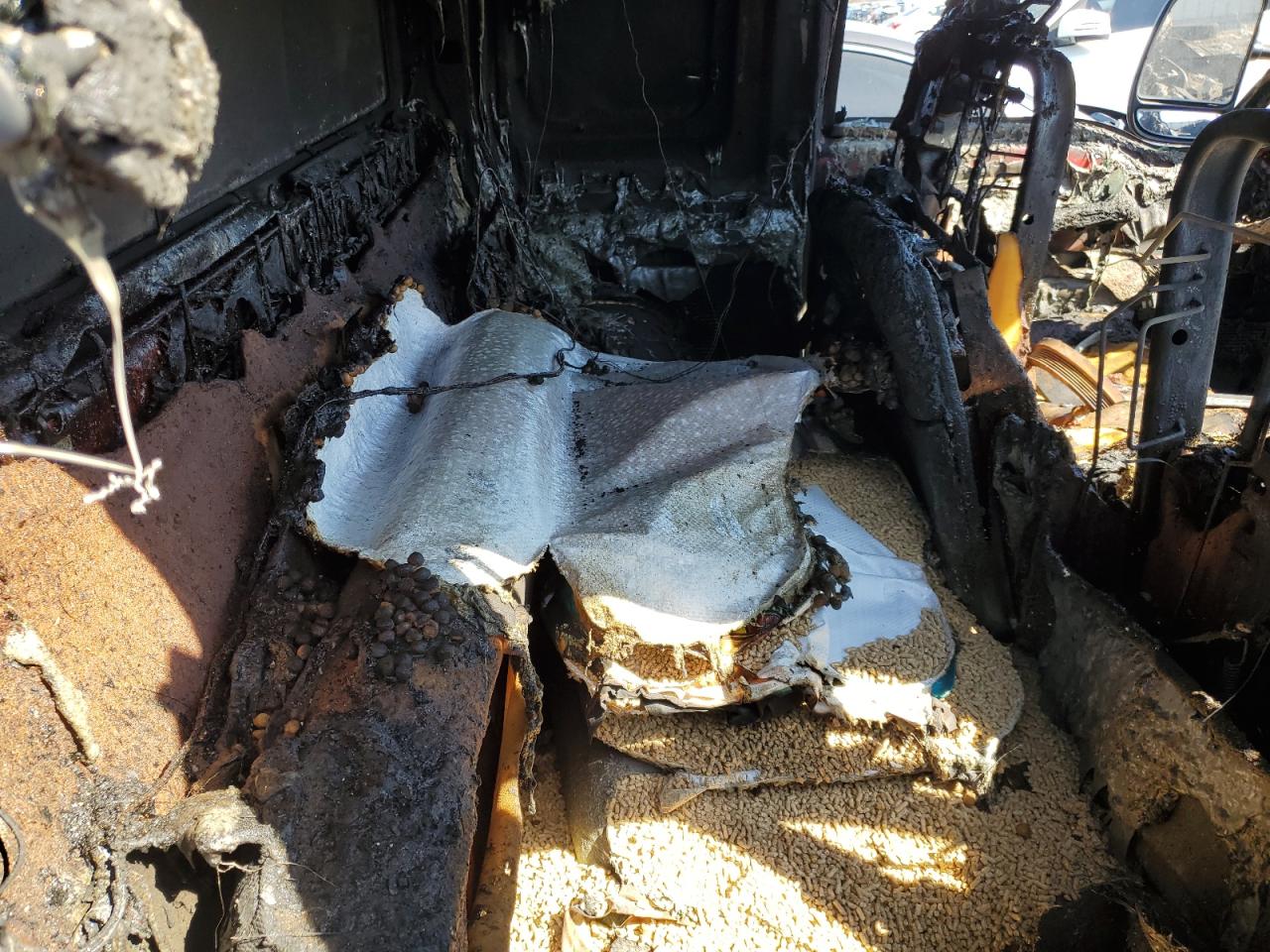 2002 Ford F250 VIN 1FTNX21L92EB17992 Copart auction photo, burn - engine damage thumbnail 10