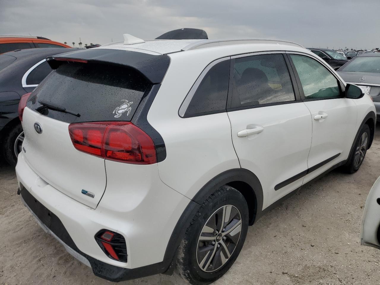 2020 KIA Niro VIN KNDCB3LC0L5399563 Copart auction photo, water/flood damage thumbnail 3
