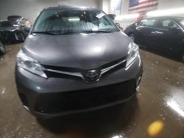 2018 Toyota Sienna VIN 5TDKZ3DCXJS944861 Copart auction photo, rear end damage thumbnail 13