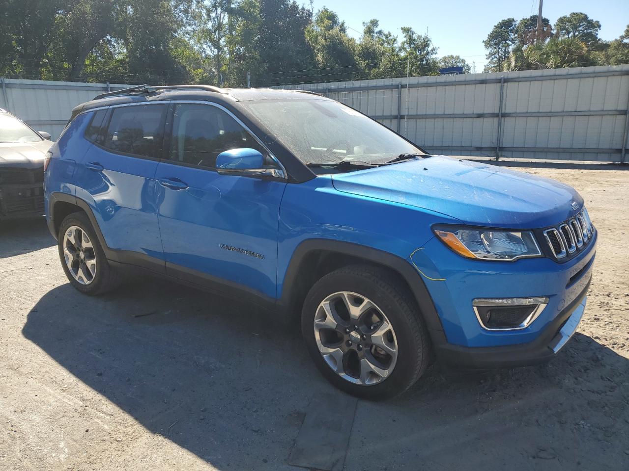 2019 Jeep Compass VIN 3C4NJDCB0KT647933 Copart auction photo, water/flood / top/roof damage thumbnail 4