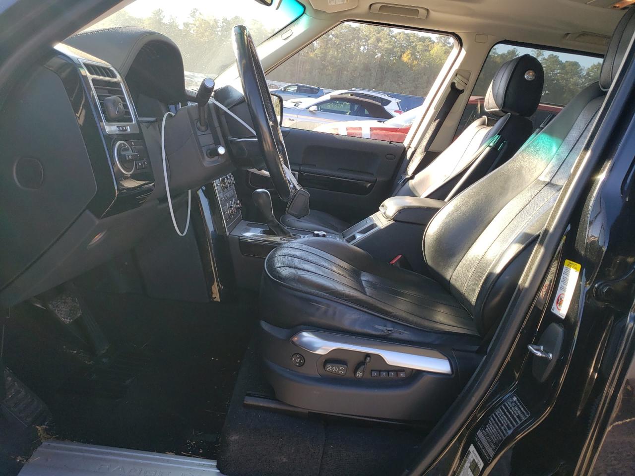 2011 Land Rover Range Rover VIN SALMF1D42BA340890 Copart auction photo, side / minor dent/scratches damage thumbnail 7