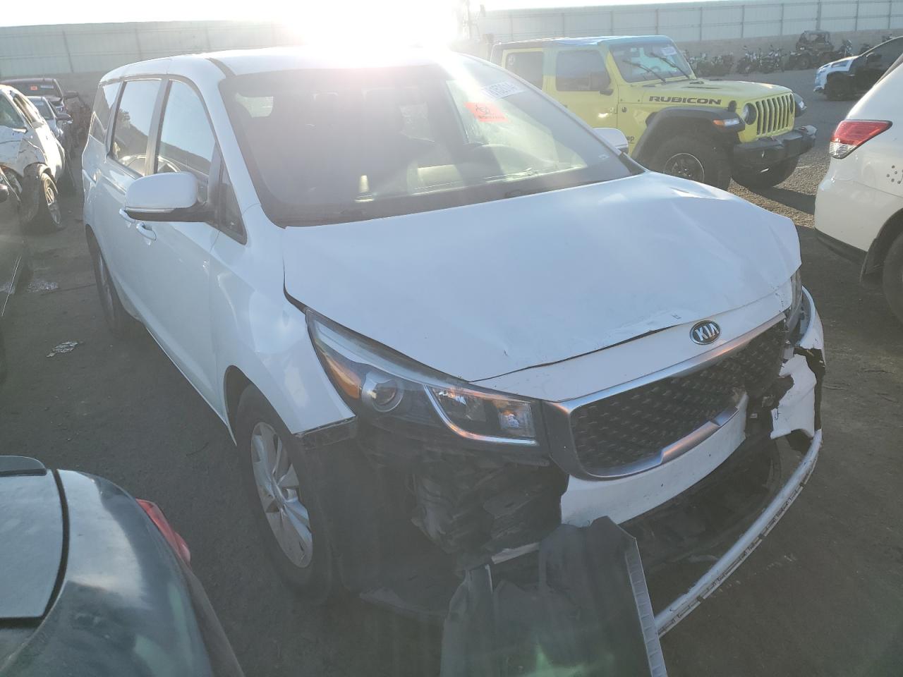 2017 KIA Sedona VIN KNDMB5C19H6226656 Copart auction photo, front end / side damage thumbnail 4
