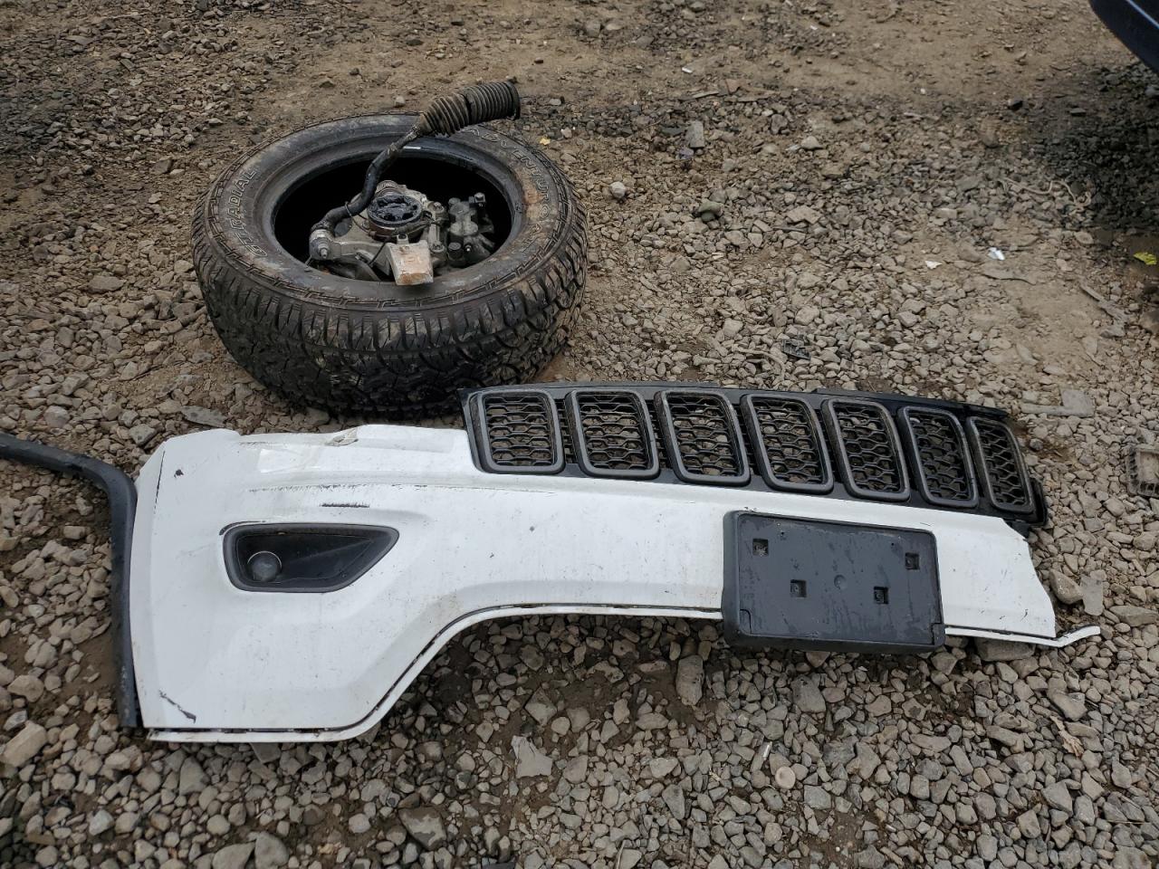 2020 Jeep Grand Cherokee VIN 1C4RJFLG4LC310607 Copart auction photo, all over damage thumbnail 13