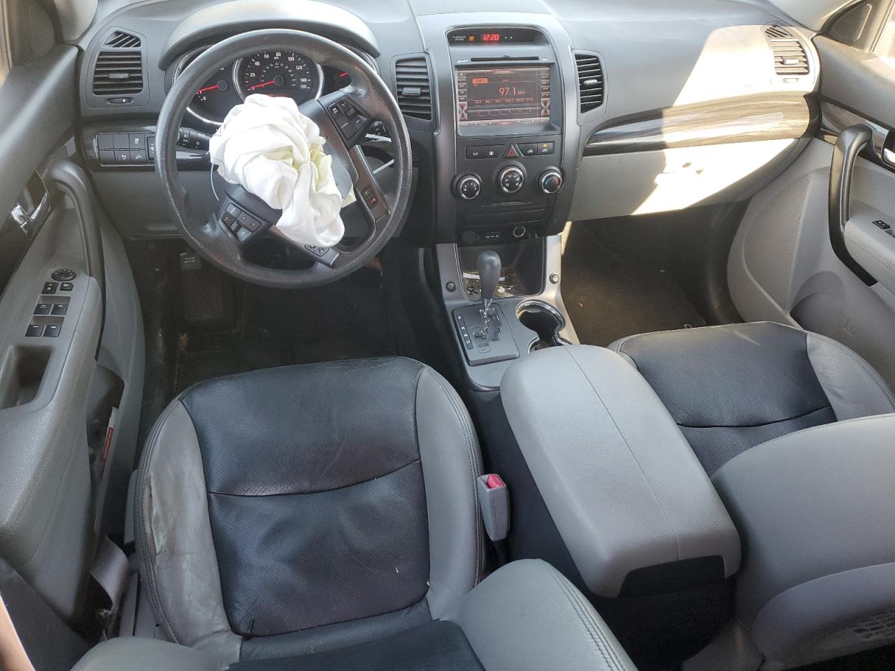 2013 KIA Sorento VIN 5XYKT3A10DG383673 Copart auction photo, front end / minor dent/scratches damage thumbnail 8