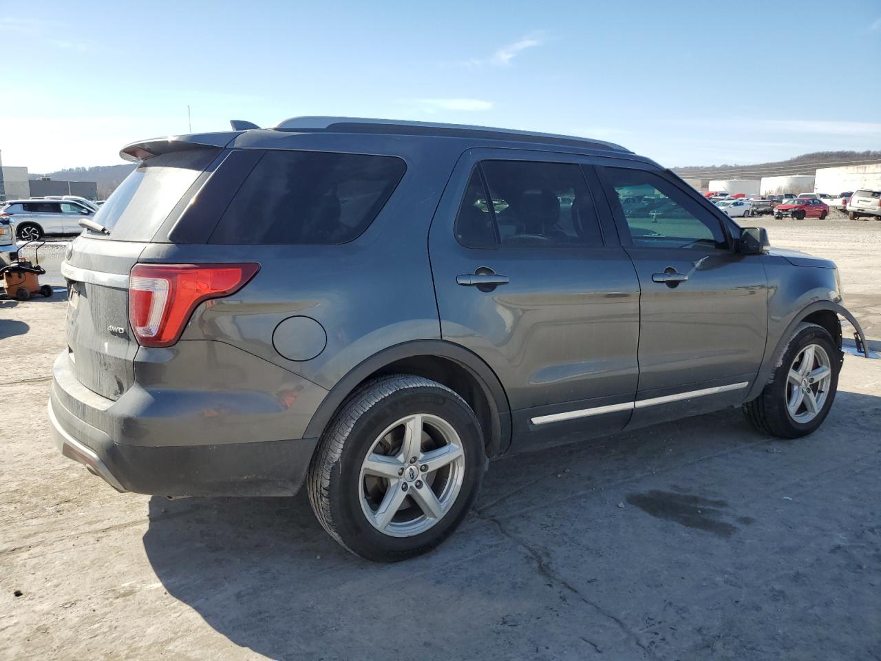 2017 Ford Explorer VIN 1FM5K8D80HGA27308 Copart auction photo, front end / minor dent/scratches damage thumbnail 3