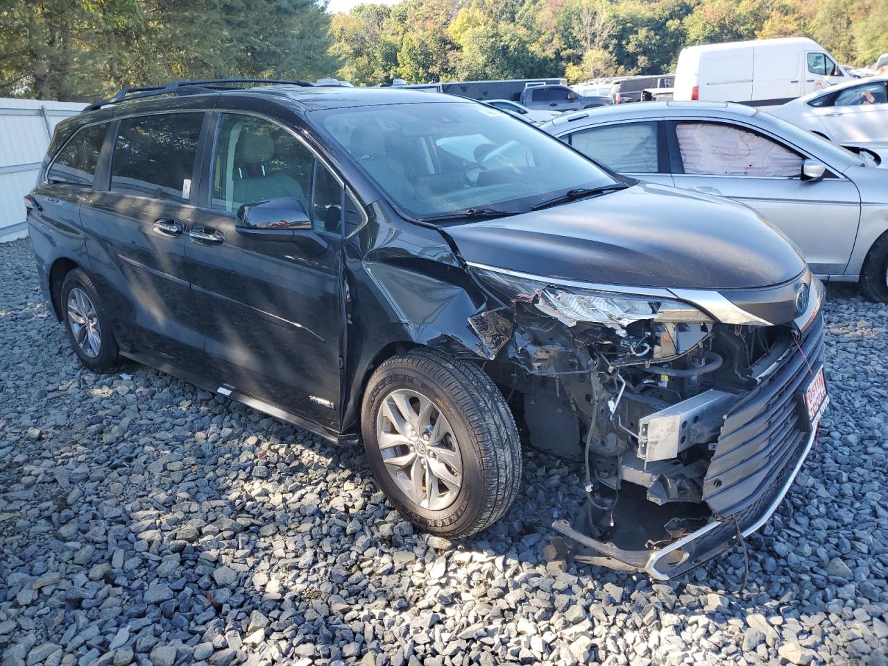 2021 Toyota Sienna VIN 5TDYRKEC2MS043023 Copart auction photo, front end damage thumbnail 4
