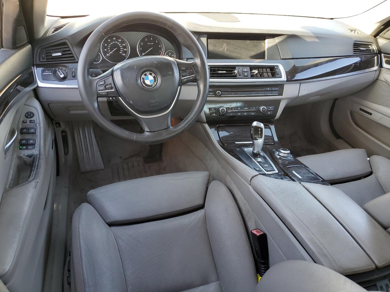 2011 BMW 5er VIN WBAFR7C53BC607427 Copart auction photo, rear end / minor dent/scratches damage thumbnail 8
