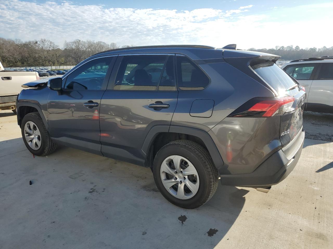 2021 Toyota RAV 4 VIN 2T3K1RFV2MC092633 Copart auction photo, front end / side damage thumbnail 2
