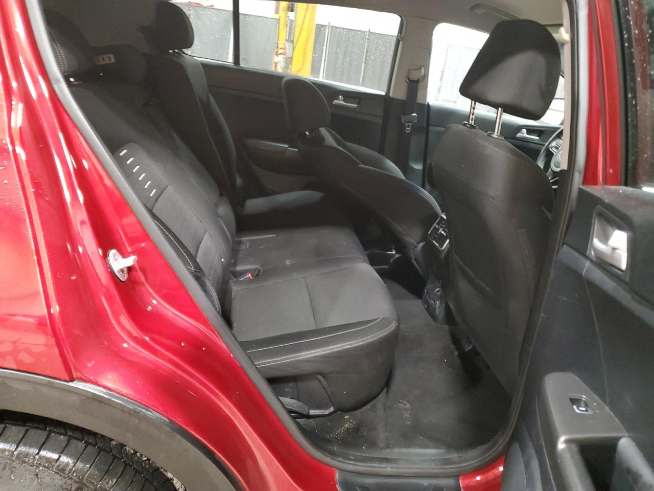 2018 KIA Sportage VIN KNDPMCAC8J7371493 Copart auction photo, vandalism damage thumbnail 11