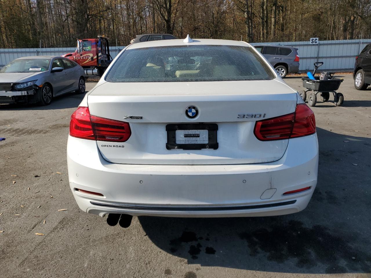 2017 BMW 3er VIN WBA8D9G53HNU60469 Copart auction photo, minor dent/scratches damage thumbnail 6