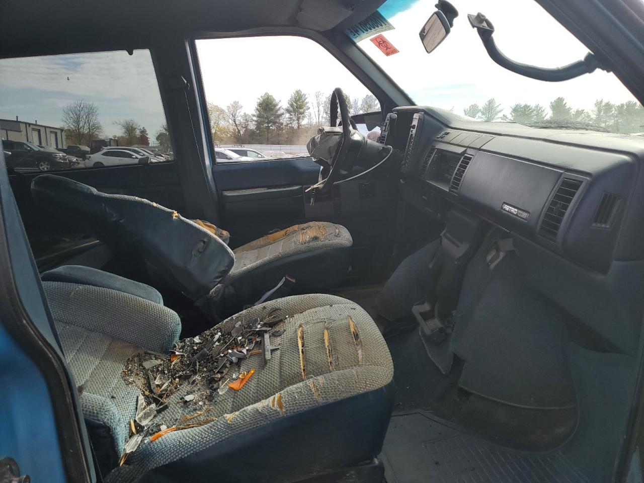 1994 Chevrolet Astro VIN 1GNDM15Z2RB210658 Copart auction photo, all over / undercarriage damage thumbnail 7