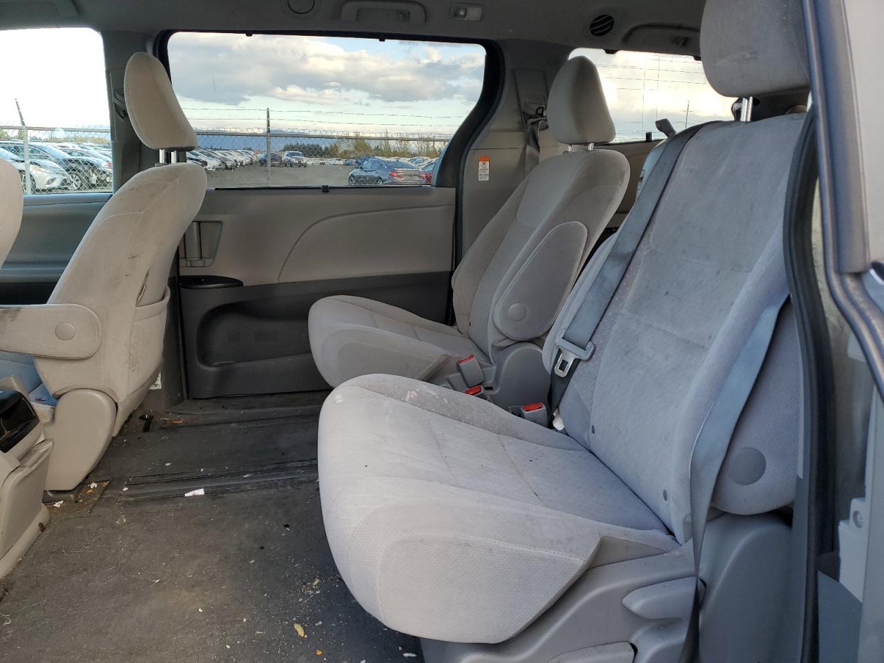 2016 Toyota Sienna VIN 5TDKK3DC0GS732077 Copart auction photo, rear end damage thumbnail 11
