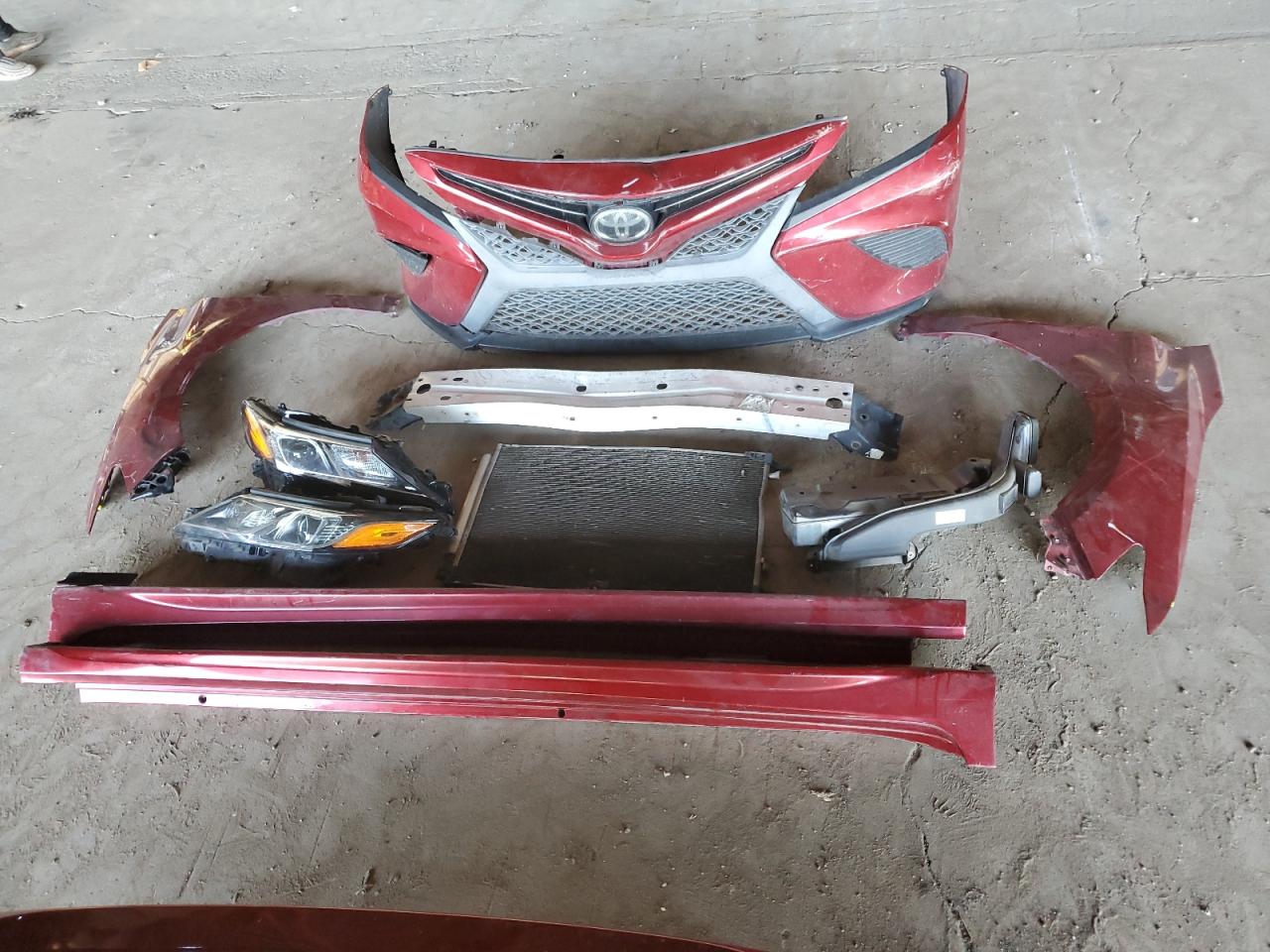 2018 Toyota Camry VIN 4T1B11HKXJU626291 Copart auction photo, front end / minor dent/scratches damage thumbnail 12