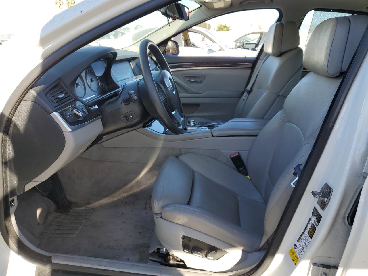2011 BMW 5er VIN WBAFR7C53BC607427 Copart auction photo, rear end / minor dent/scratches damage thumbnail 7