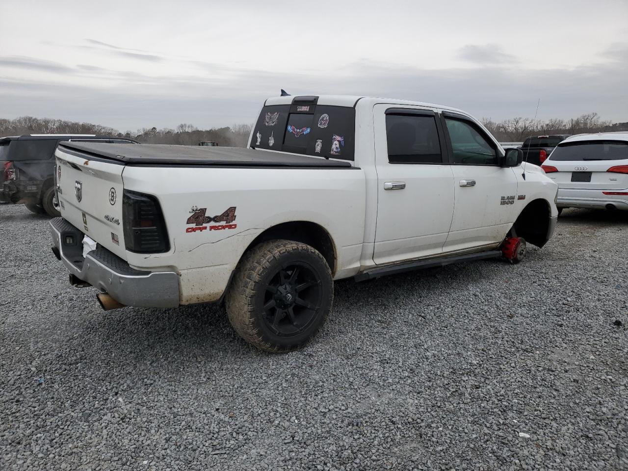 2015 RAM 1500 VIN 1C6RR7LT7FS510166 Copart auction photo, front end / minor dent/scratches damage thumbnail 3