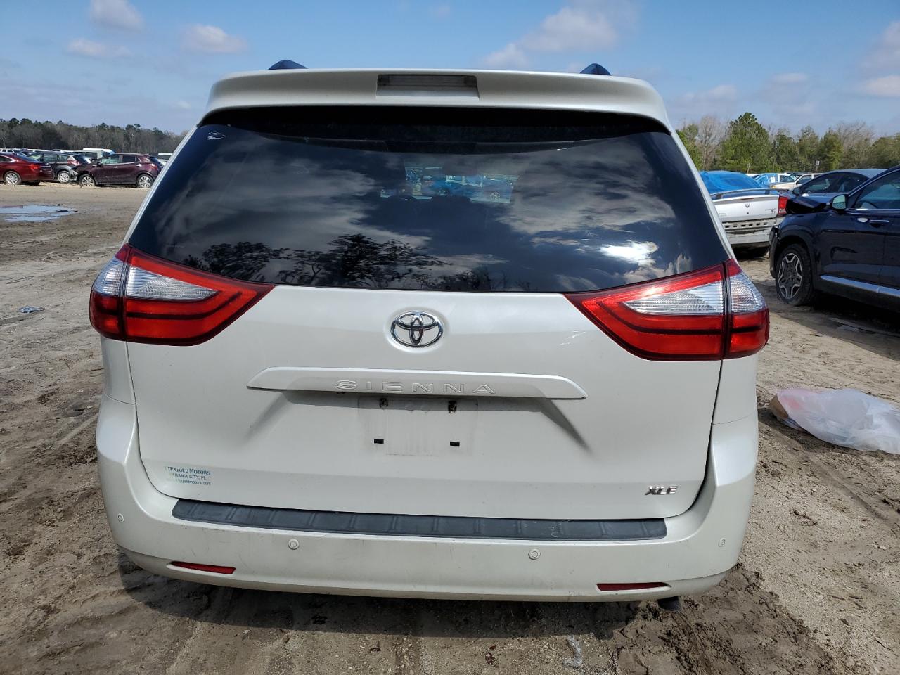 2015 Toyota Sienna VIN 5TDYK3DC7FS679211 Copart auction photo, front end damage thumbnail 6