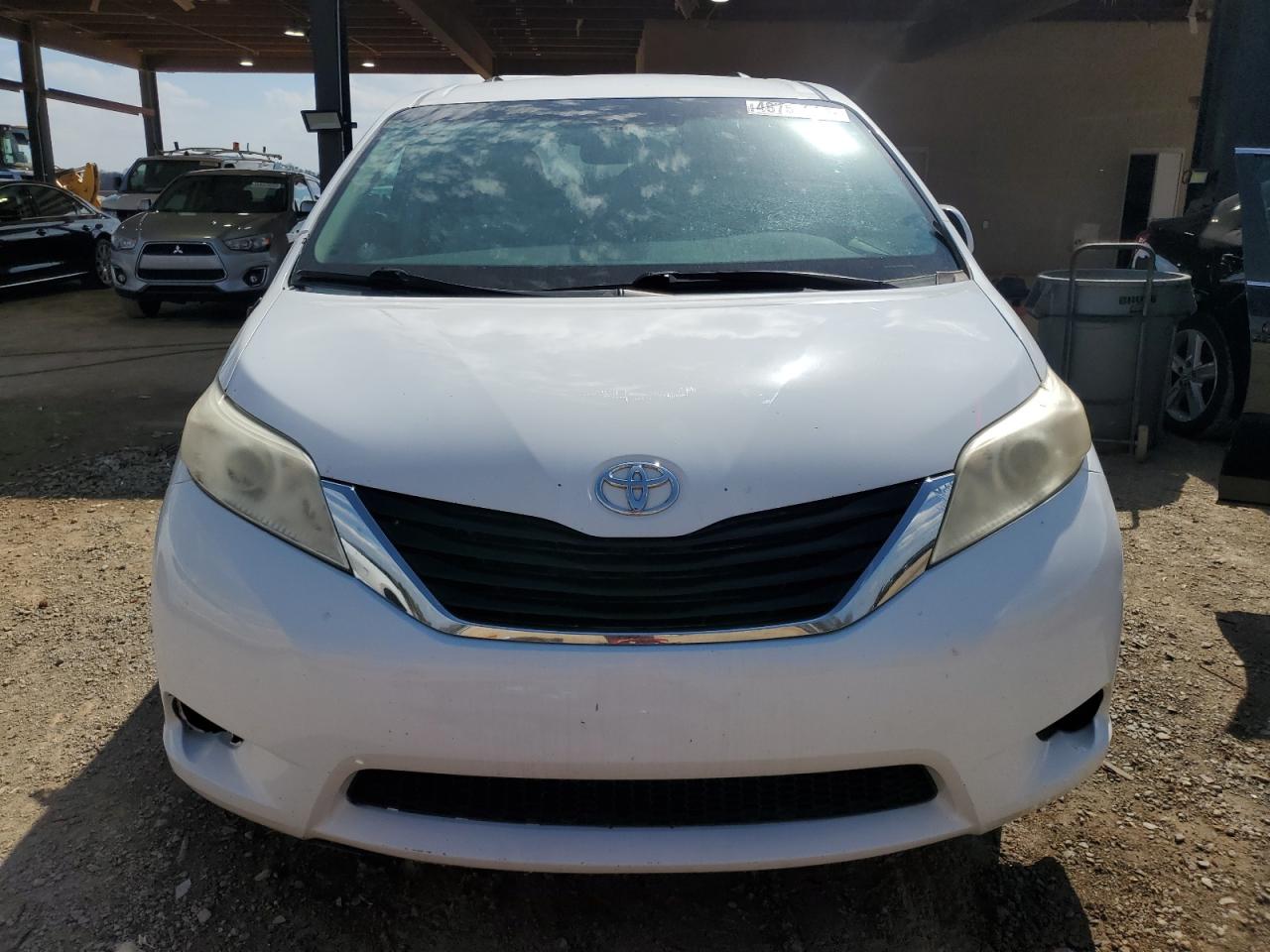 2011 Toyota Sienna VIN 5TDKK3DC1BS031184 Copart auction photo, side / rear end damage thumbnail 5