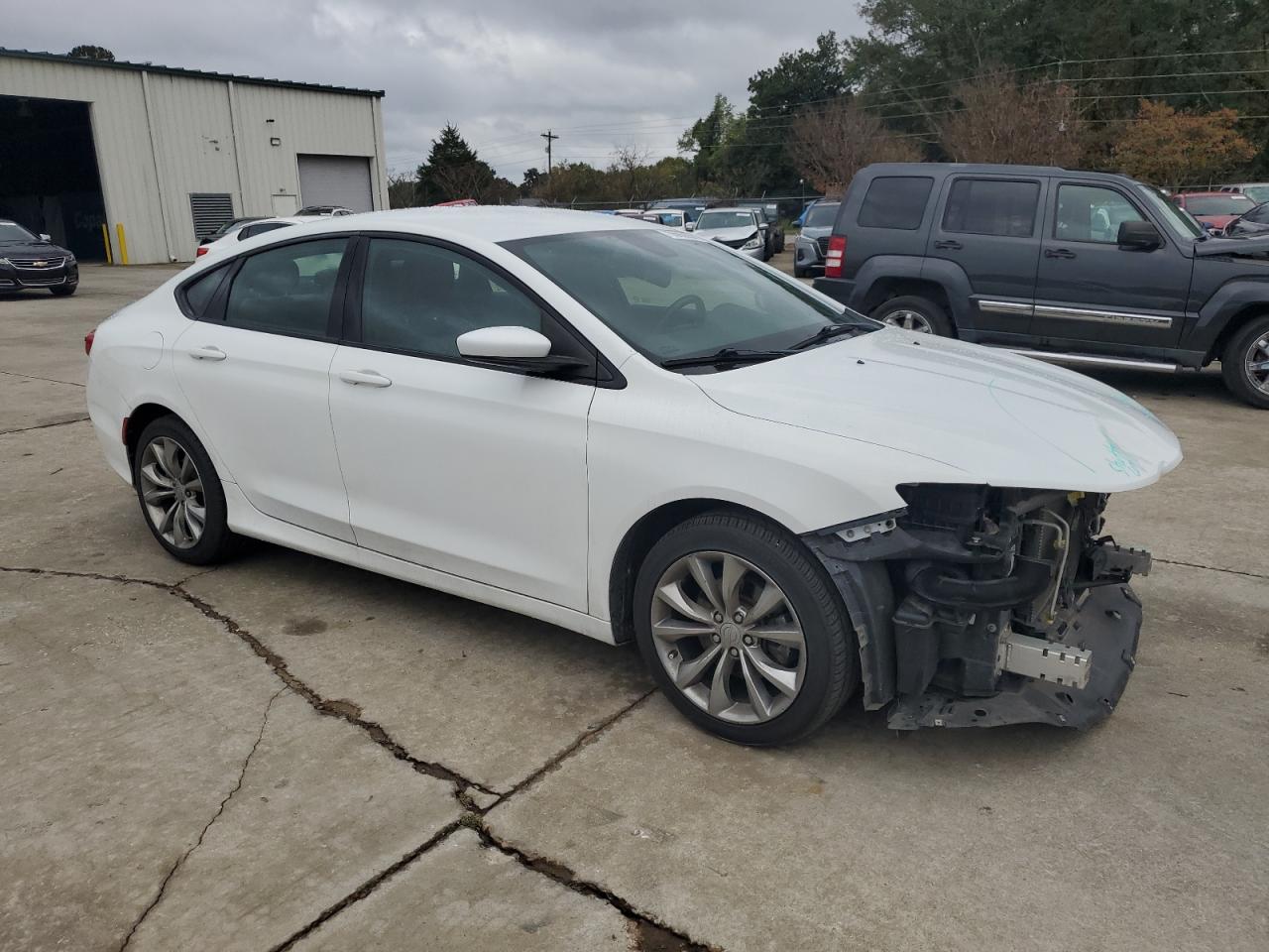 2016 Chrysler 200 VIN 1C3CCCBB9GN129232 Copart auction photo, front end damage thumbnail 4