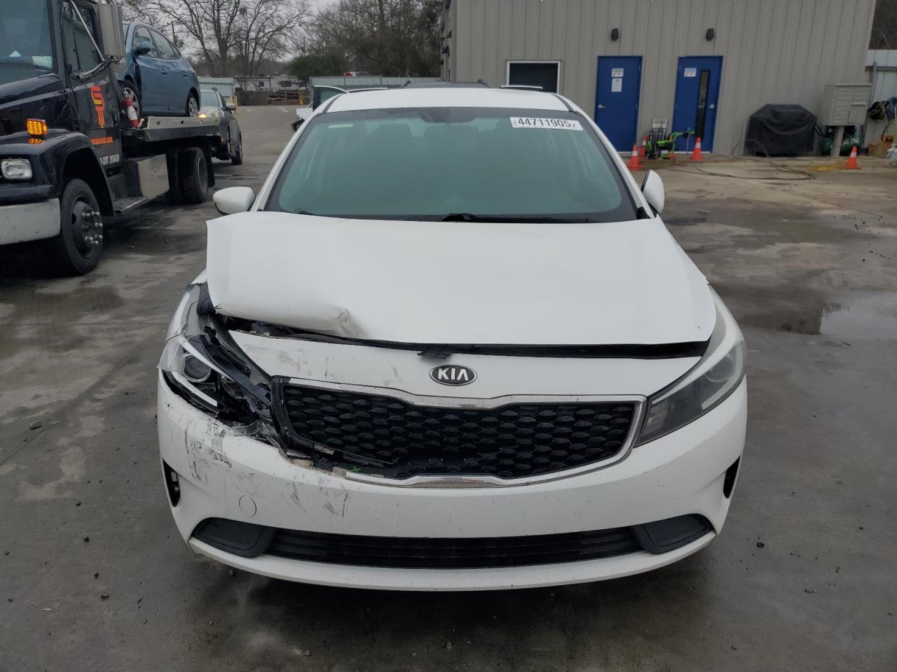 2018 KIA Forte VIN 3KPFL4A75JE239251 Copart auction photo, front end / minor dent/scratches damage thumbnail 5