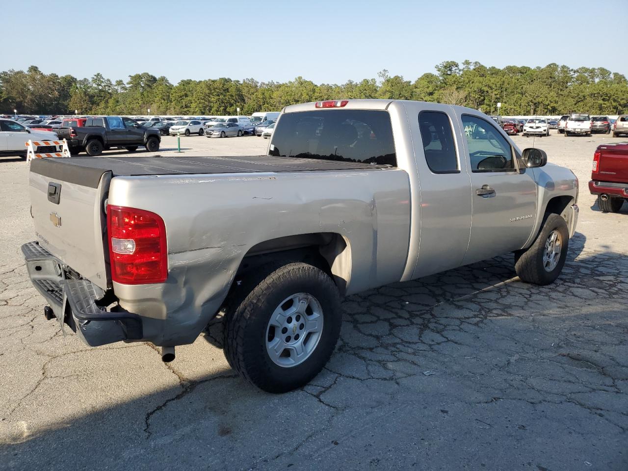 2007 Chevrolet Silverado VIN 2GCEC19C071617784 Copart auction photo, rear end damage thumbnail 3