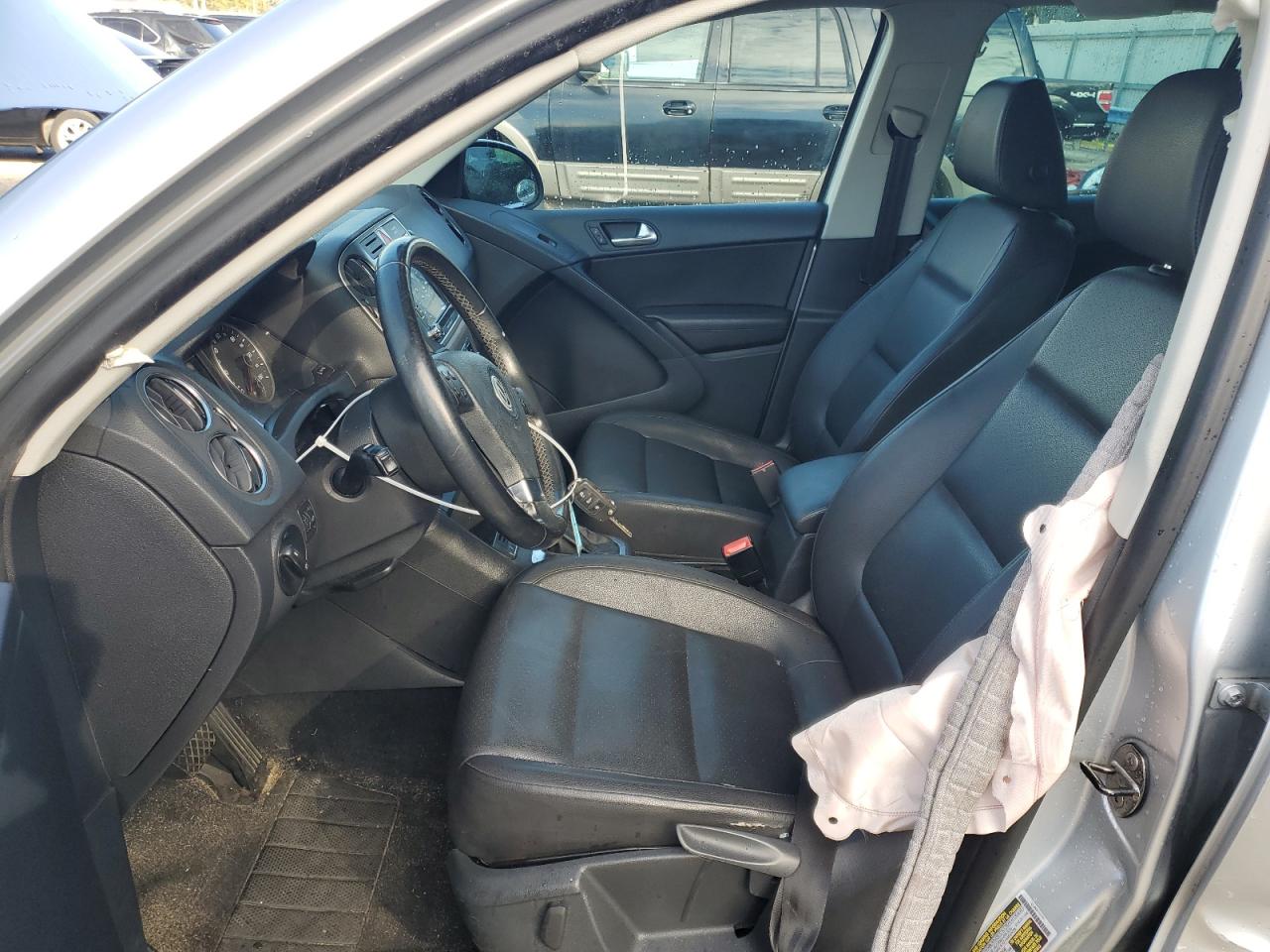 2010 Volkswagen Tiguan VIN WVGBV7AX5AW514144 Copart auction photo, side damage thumbnail 7