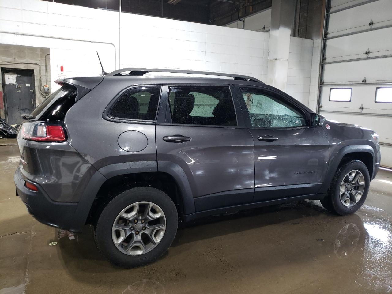 2019 Jeep Cherokee VIN 1C4PJMBN8KD177015 Copart auction photo, minor dent/scratches damage thumbnail 3