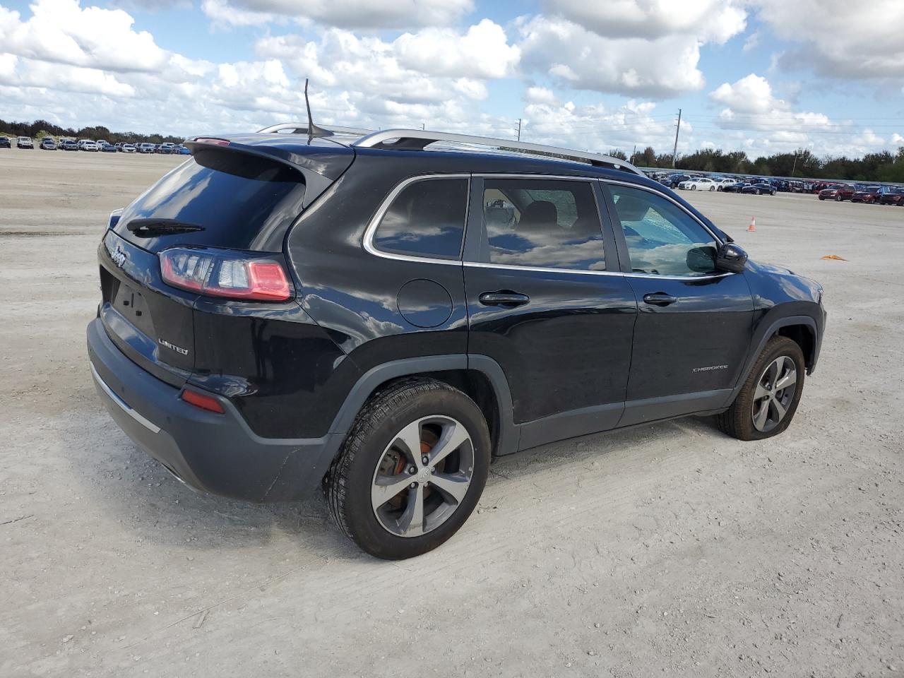 2019 Jeep Grand Cherokee VIN 1C4PJMDX6KD239820 Copart auction photo, front end damage thumbnail 3