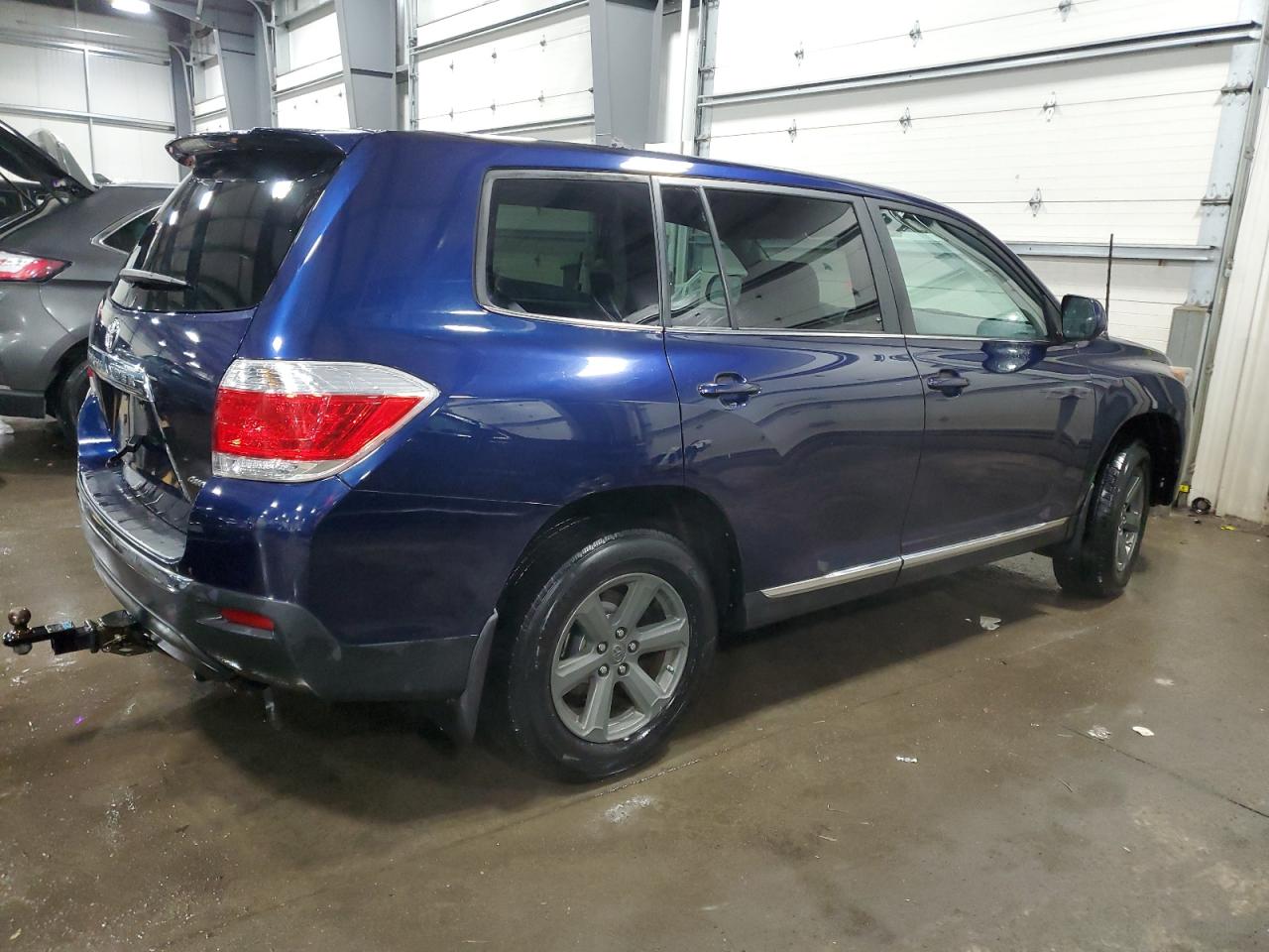2012 Toyota Highlander VIN 5TDBK3EH1CS163132 Copart auction photo, biohazard/chemical damage thumbnail 3