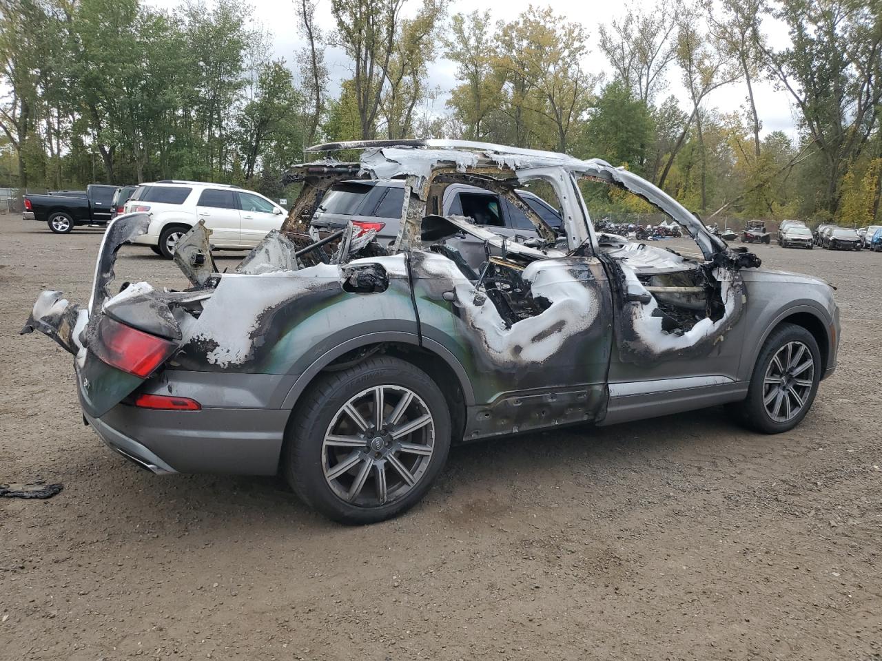 2017 Audi Q7 VIN WA1VAAF72HD004109 Copart auction photo, burn damage thumbnail 3
