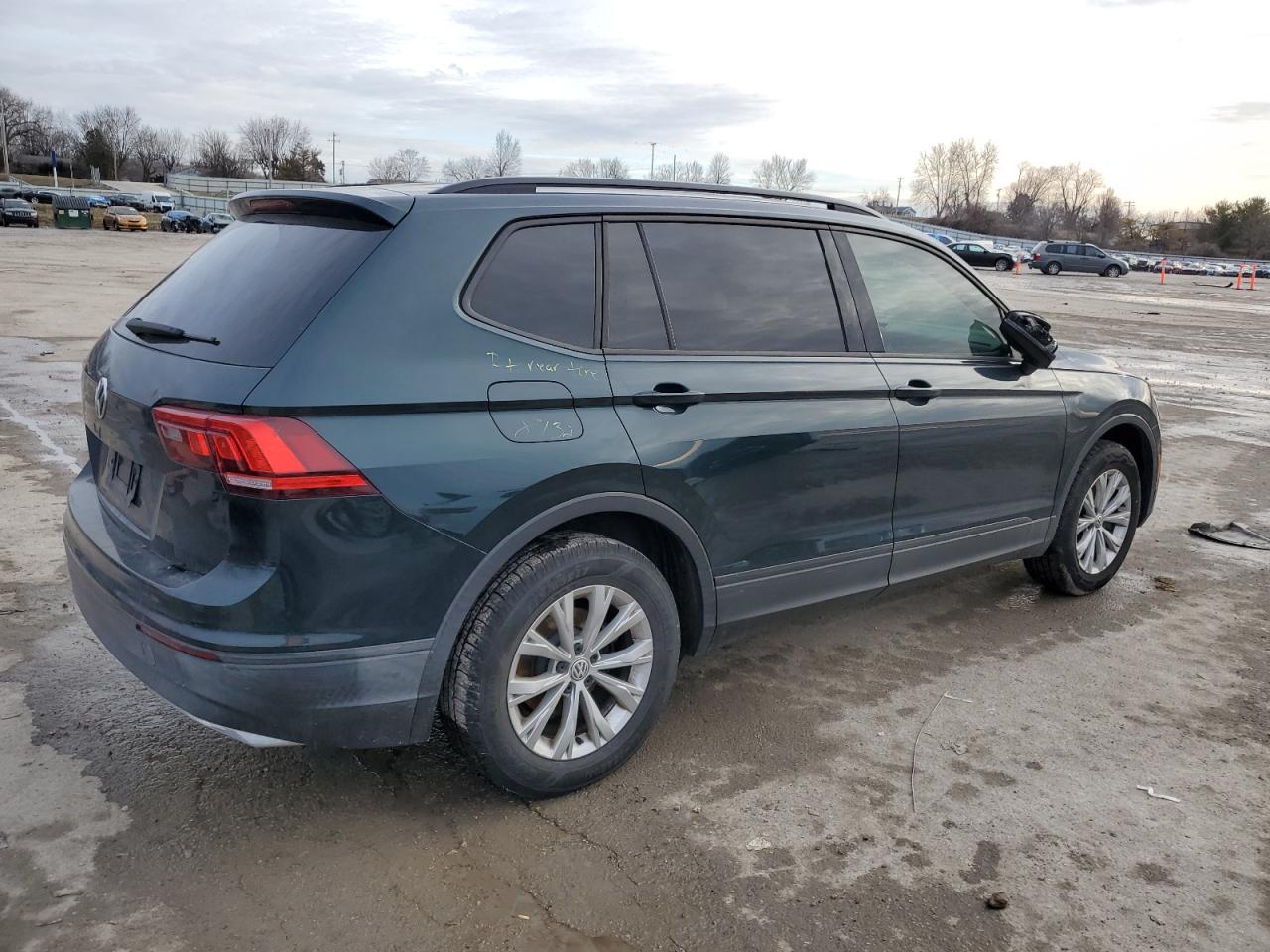 2019 Volkswagen Tiguan VIN 3VV1B7AX8KM050679 Copart auction photo, side damage thumbnail 3