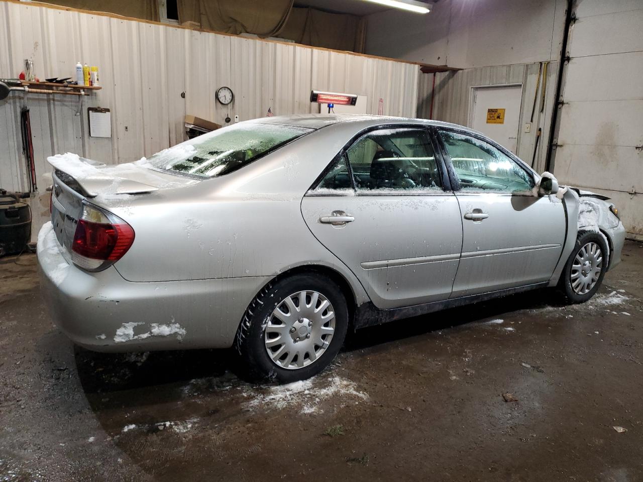 2005 Toyota Camry VIN 4T1BE32K05U535190 Copart auction photo, front end / minor dent/scratches damage thumbnail 3