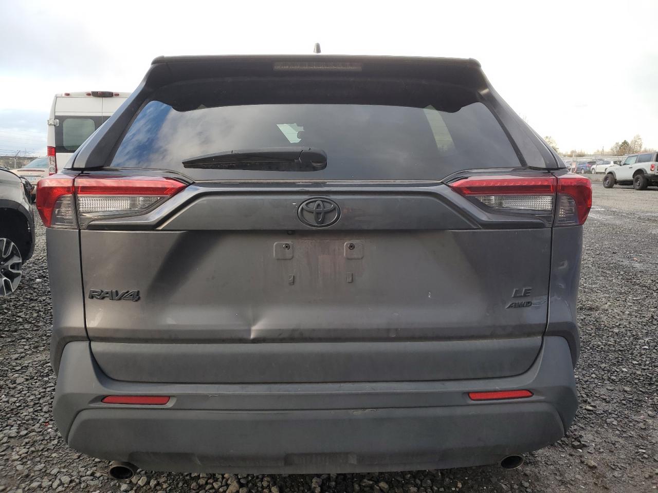 2022 Toyota RAV 4 VIN 2T3G1RFV8NC304488 Copart auction photo, front end / side damage thumbnail 6
