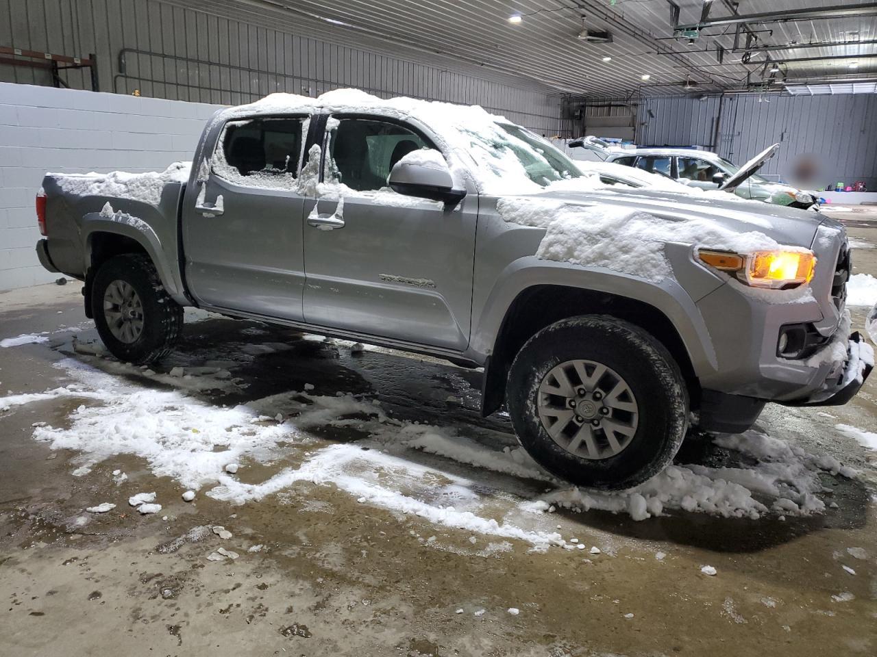 2017 Toyota Tacoma VIN 3TMCZ5ANXHM119290 Copart auction photo, rear end / front end damage thumbnail 4
