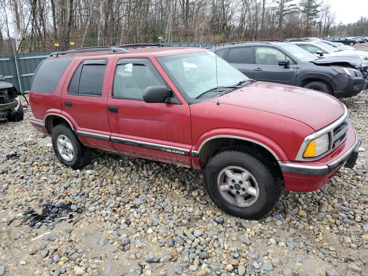 1997 Chevrolet Blazer VIN 1GNDT13W6V2182627 Copart auction photo, side / rear end damage thumbnail 4