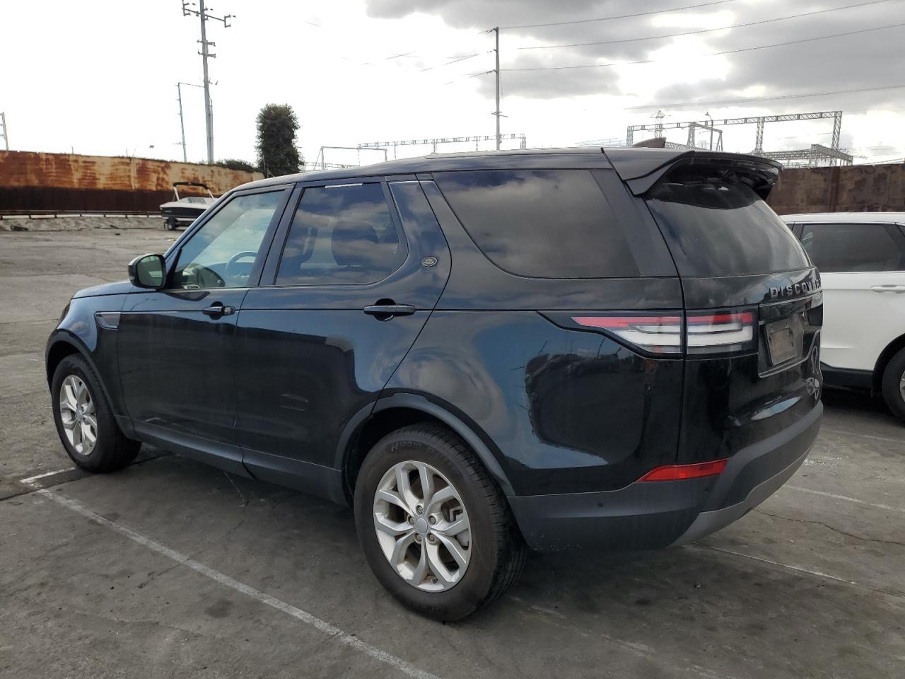 2020 Land Rover Discovery VIN SALRG2RV9L2423500 Copart auction photo, minor dent/scratches damage thumbnail 2