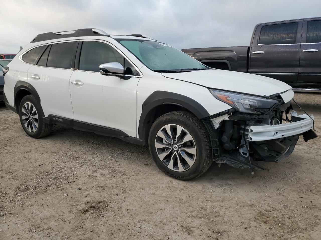 2024 Subaru Outback VIN 4S4BTGPDXR3292703 Copart auction photo, front end / minor dent/scratches damage thumbnail 4