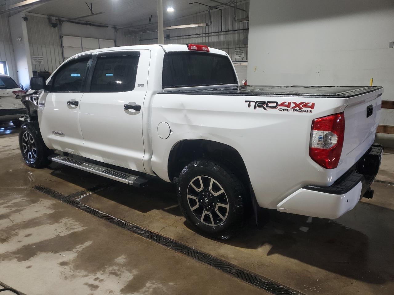 2016 Toyota Tundra VIN 5TFDY5F16GX558945 Copart auction photo, front end / rear end damage thumbnail 2