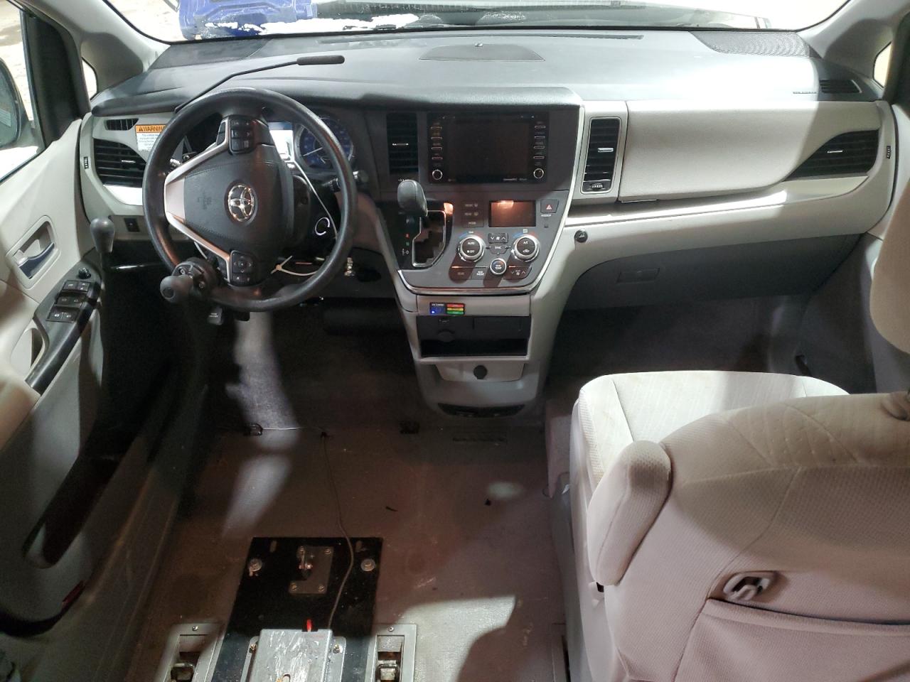 2018 Toyota Sienna VIN 5TDKZ3DC0JS934257 Copart auction photo, front end damage thumbnail 8