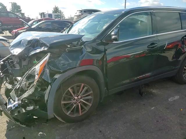 2019 Toyota Highlander VIN 5TDJZRFH4KS588769 Copart auction photo, front end damage thumbnail 11