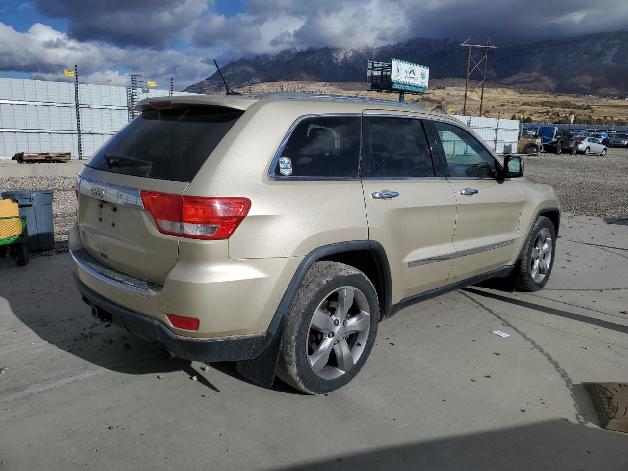 2011 Jeep Grand Cherokee VIN 1J4RR6GT7BC636023 Copart auction photo, normal wear damage thumbnail 3