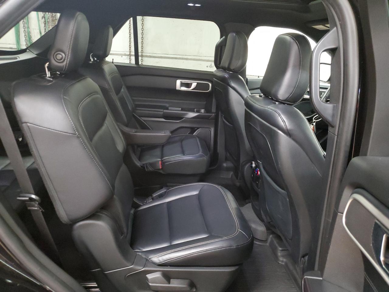 2020 Ford Explorer VIN 1FMSK8DH5LGA30684 Copart auction photo, rear end damage thumbnail 11