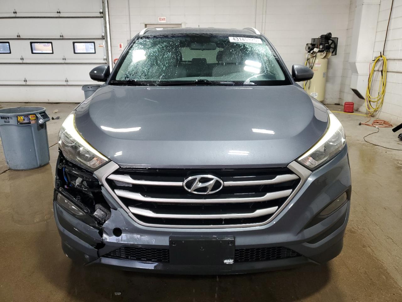 2017 Hyundai Tucson VIN KM8J3CA40HU465618 Copart auction photo, vandalism / front end damage thumbnail 5