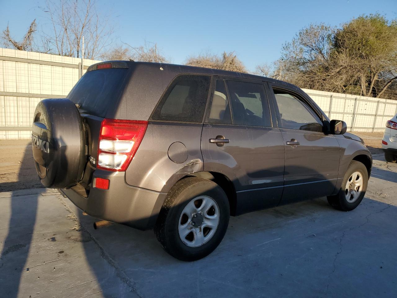 2011 Suzuki Grand Vitara VIN JS3TE0D27B4101222 Copart auction photo, vandalism / rear end damage thumbnail 3