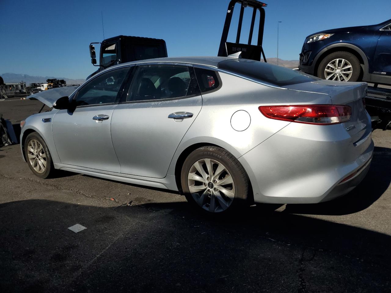 2018 KIA Optima VIN 5XXGU4L32JG238769 Copart auction photo, front end damage thumbnail 2