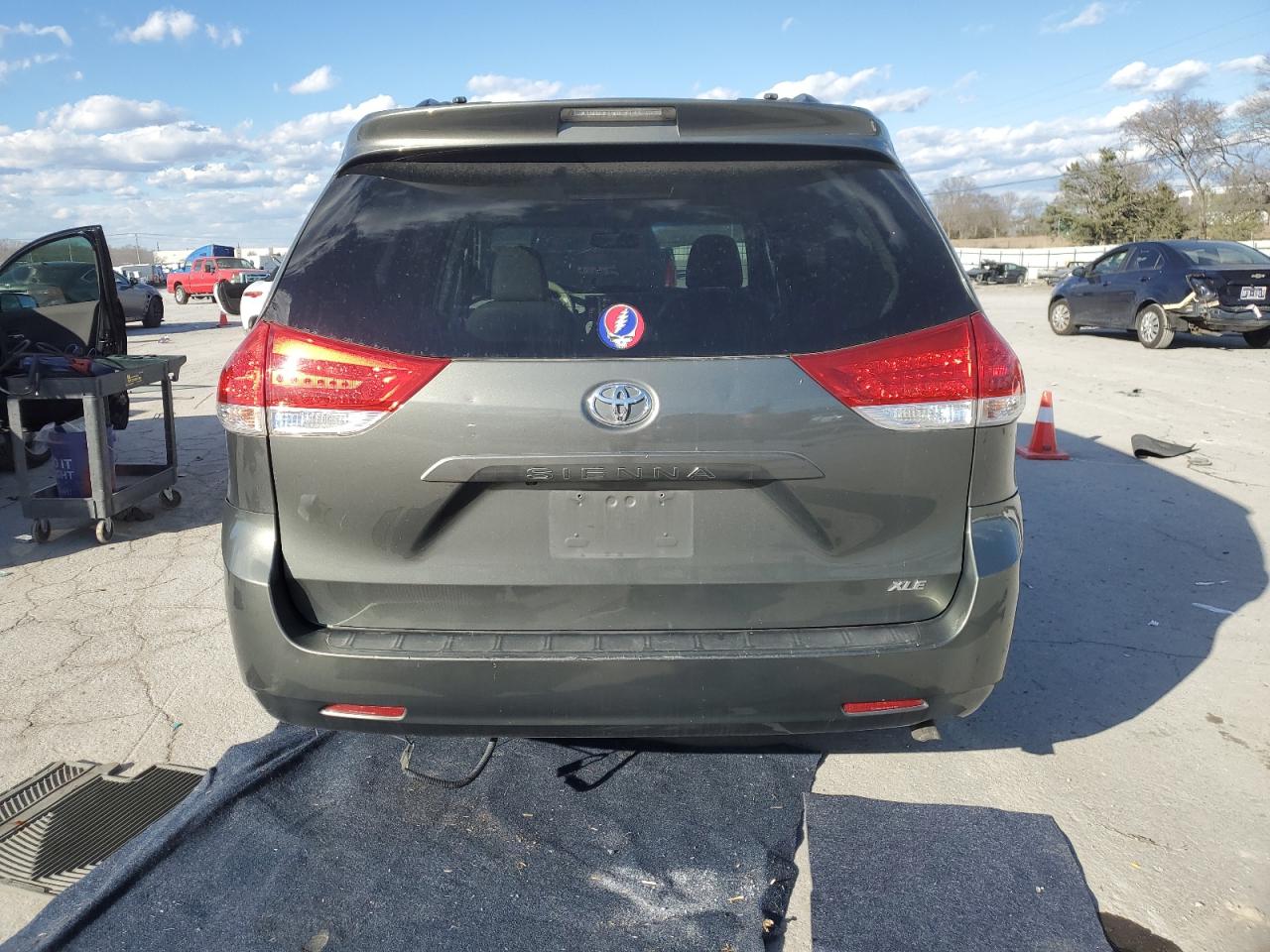 2014 Toyota Sienna VIN 5TDYK3DC8ES454570 Copart auction photo, front end damage thumbnail 6