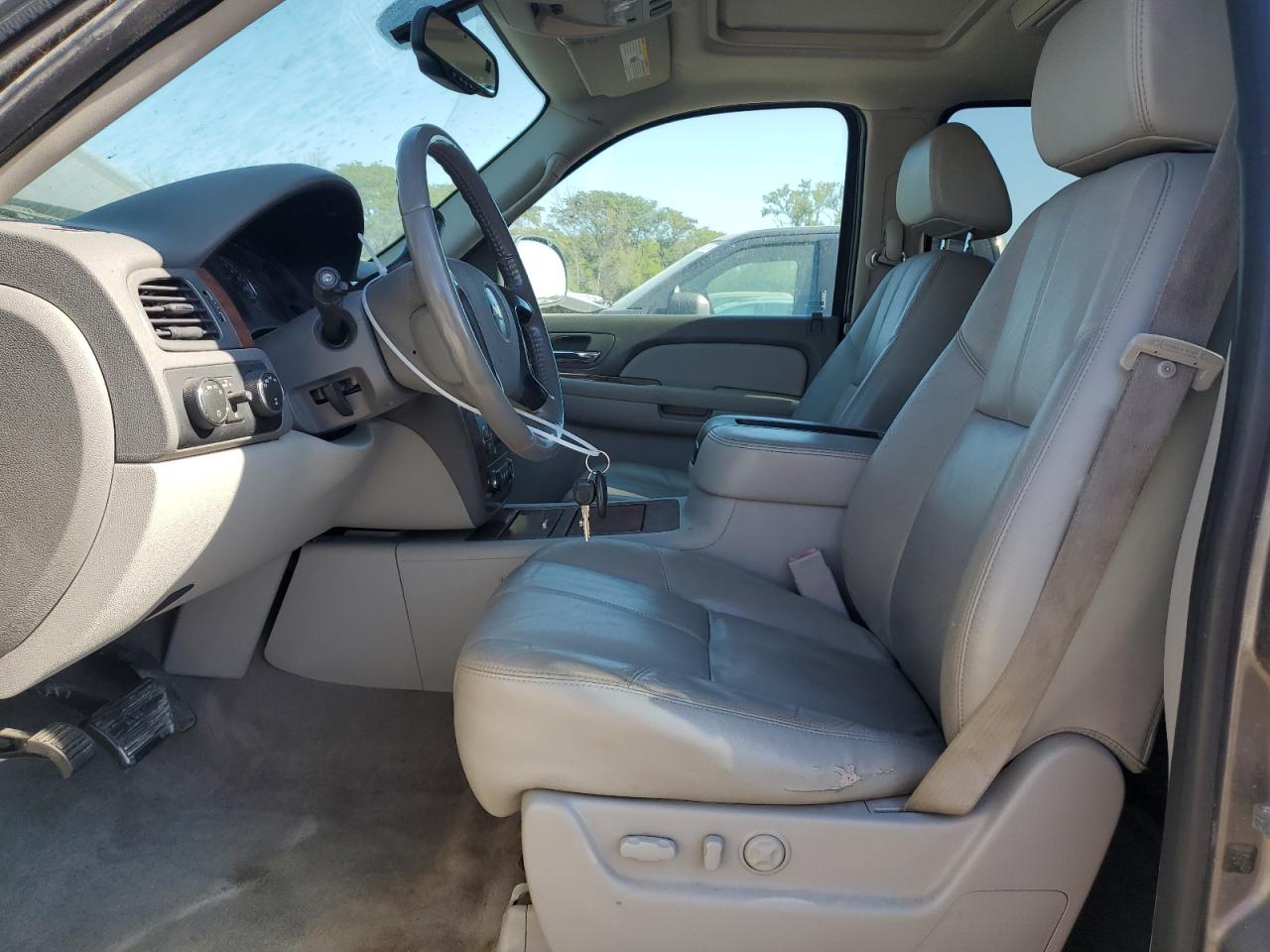 2008 Chevrolet Suburban VIN 1GNFK16388J240082 Copart auction photo, front end / mechanical damage thumbnail 7