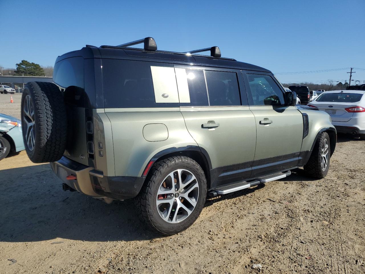 2022 Land Rover Defender VIN SALEXERU1N2073905 Copart auction photo, front end / minor dent/scratches damage thumbnail 3