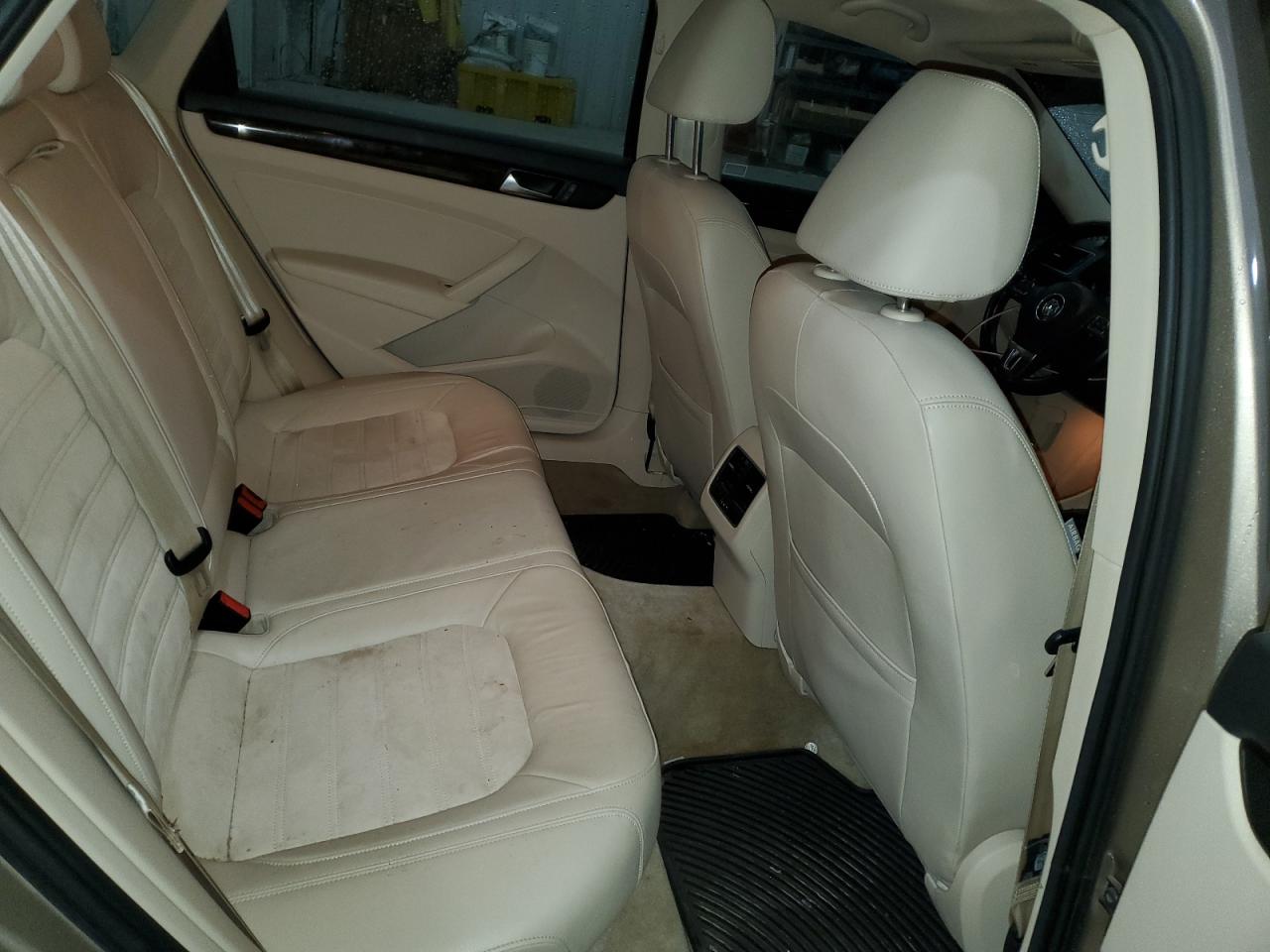 2015 Volkswagen Passat VIN 1VWCV7A36FC048655 Copart auction photo, rear end damage thumbnail 10