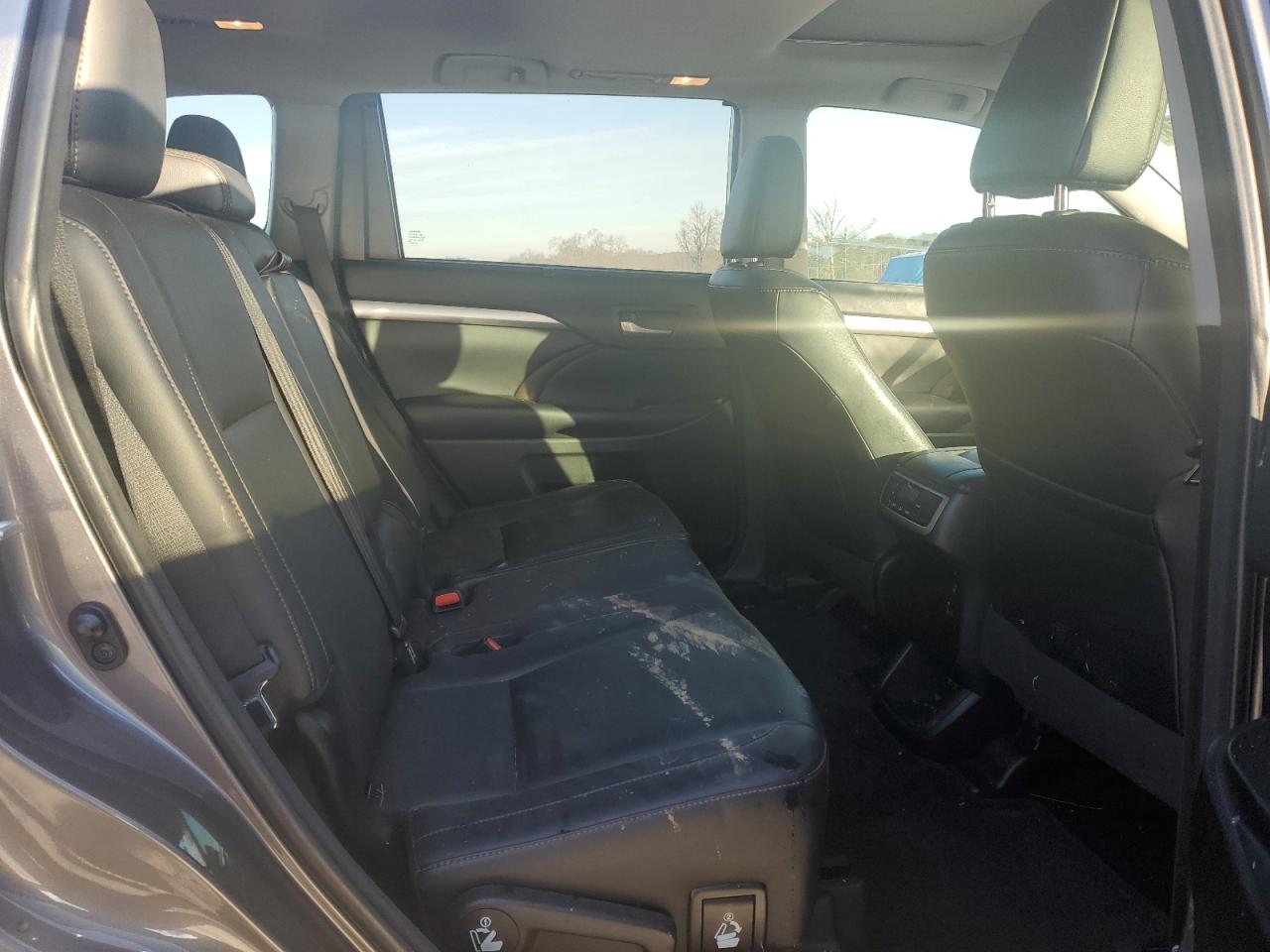 2018 Toyota Highlander VIN 5TDJZRFH1JS495223 Copart auction photo, front end / side damage thumbnail 11